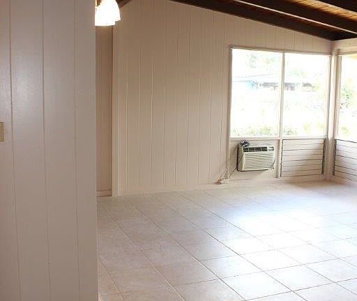 Spacious living room