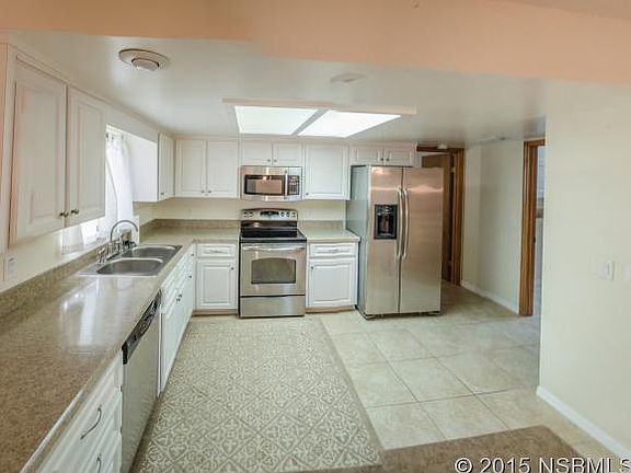 3rd image of 2611 Sabal Palm Dr