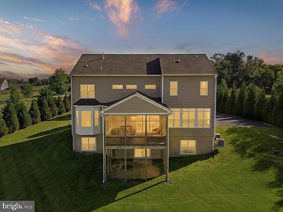 3rd image of 38474 Titnore Ct