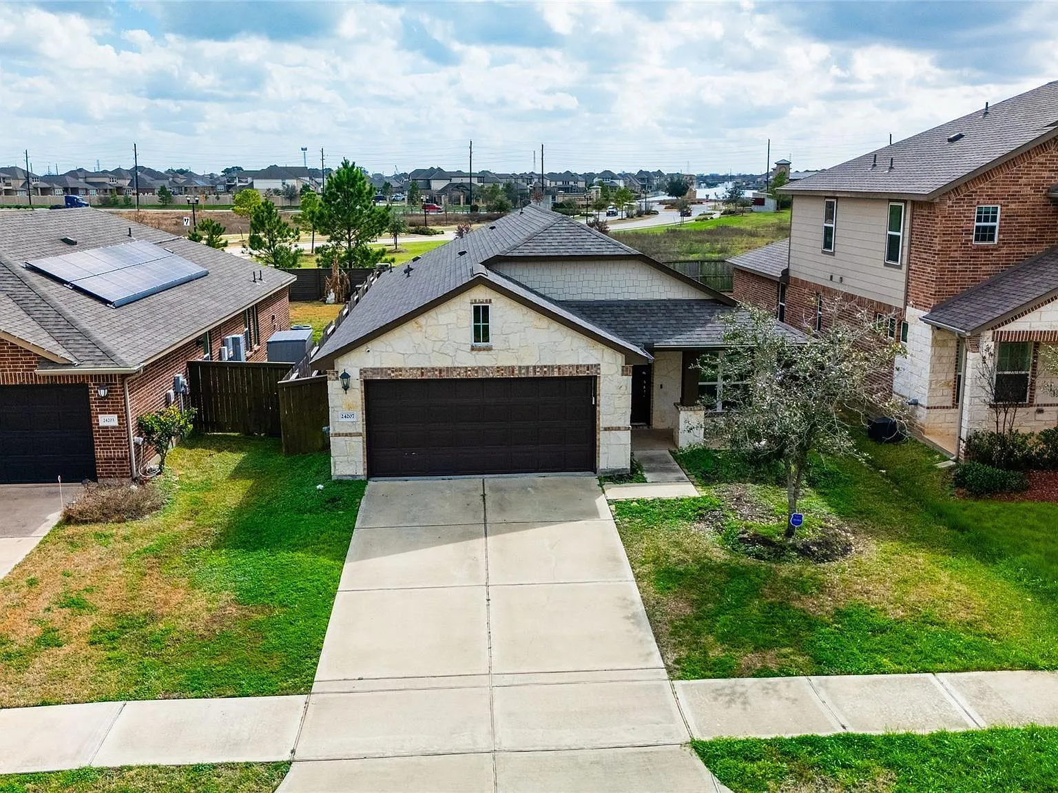 3 bed, 2.0 bath, $2,435 — Photo 1