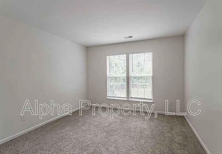 261 Highgate Cir — Photo 19