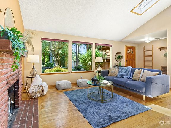 4th image of 7930 University Point Circle NE