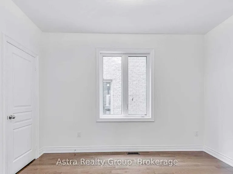 596 Mactier Dr — Photo 10