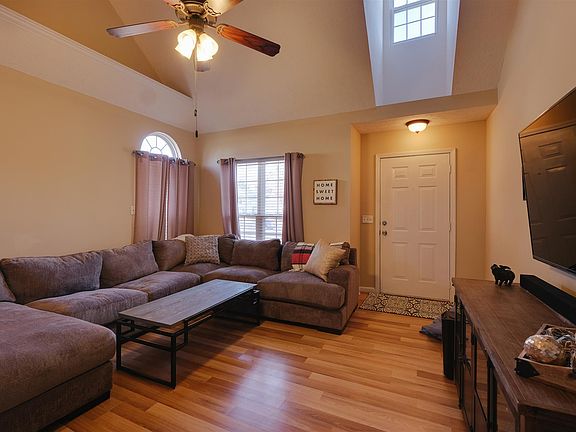 4th image of 825 Hammersmith Dr