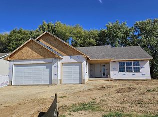 432 Live Oak Ln, Poplar Grove, IL 61065