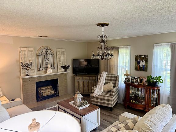 2nd image of 395 Ashwood Dr