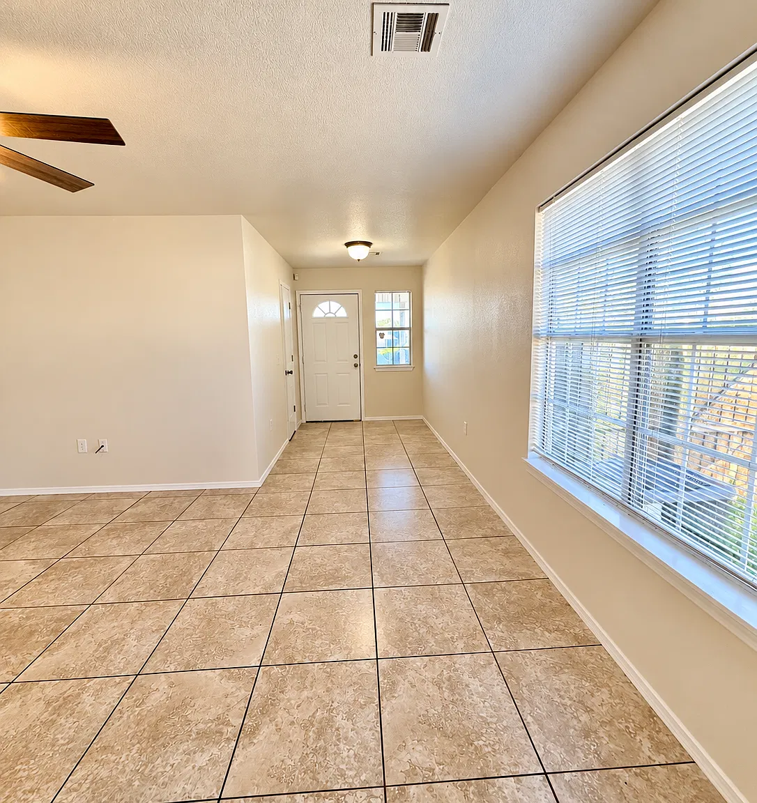 3 bed, 1250 sqft, $1,550 — Photo 2