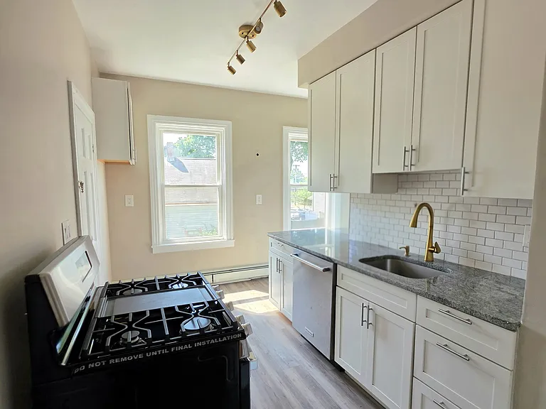 2 Louisburg Pl #2 — Photo 2