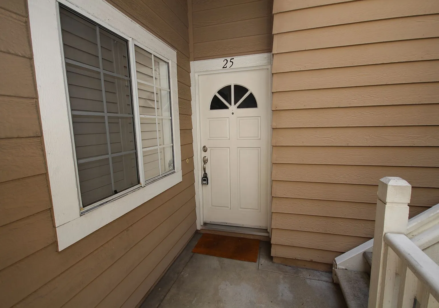 Spacious 2 Bedroom 2-1/2 Bathroom Townhome with 2-car garage in La Jolla near UCSD — Photo 1