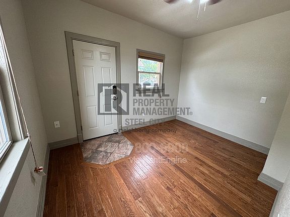 4th image of 902 W 11th St #6
