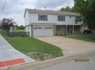 1900 W Thunderbird Dr, Harrisonville, MO 64701