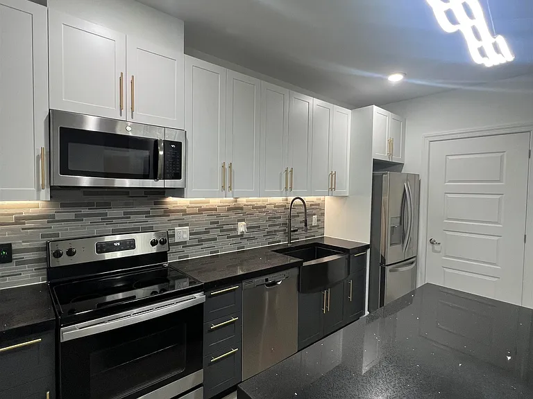 211 Baldwin Ave #207 — Photo 3