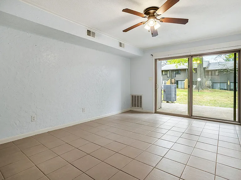 115 Beechnut St #A3 — Photo 11