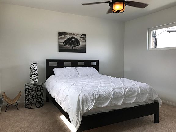 Queen bed - bedroom 1