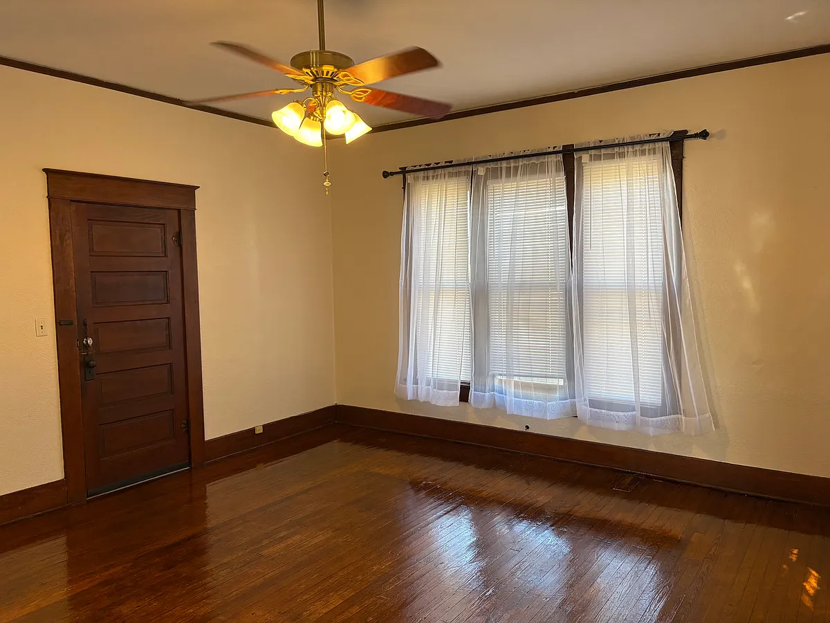 Building Photo - 306 N Beard Ave