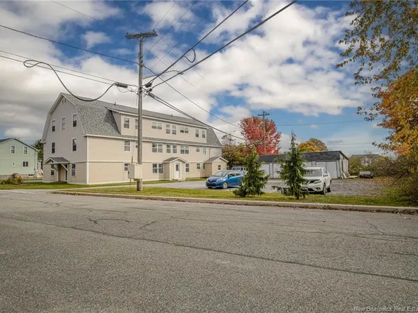 49 Quinton Ave, Saint John, NB E2M 4E3