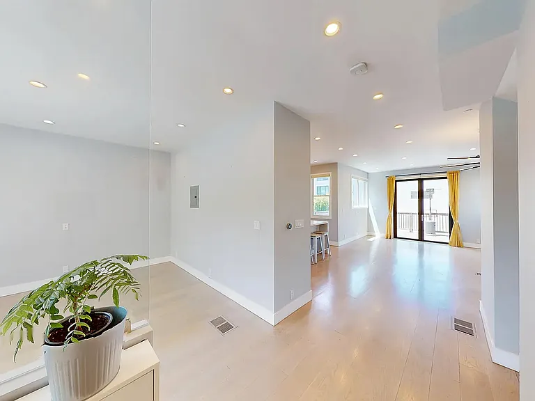 642 Mississippi St — Photo 2