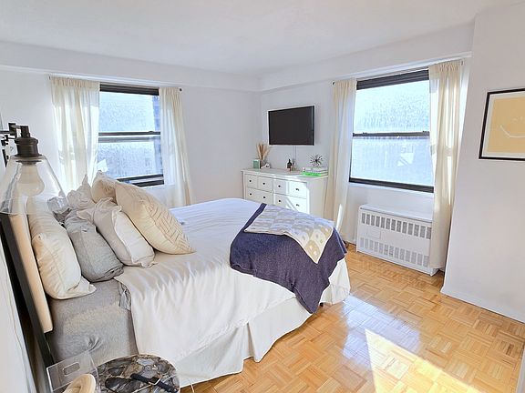 5th image of 401 2nd Ave APT 17F