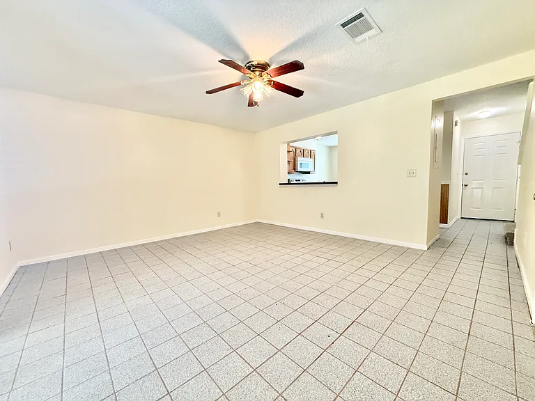 304 Woodgreen Ln — Photo 6