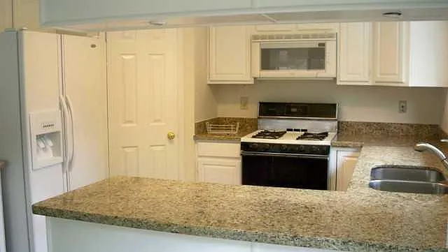3 bed, 2.5 bath, 2059 sqft, $2,295 — Photo 3