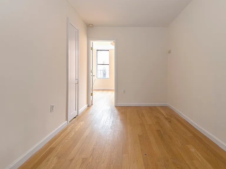 128 E 4th St #6 — Photo 2