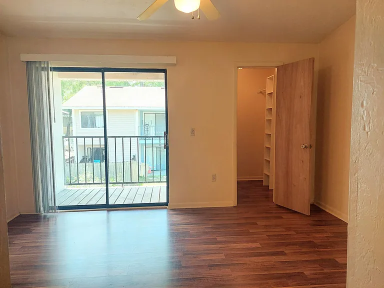 2136 SW 39th Dr — Photo 10