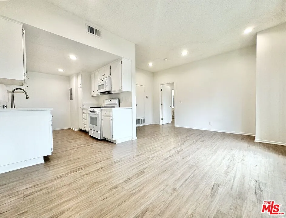 1 bed, 1.0 bath, $2,225 — Photo 3