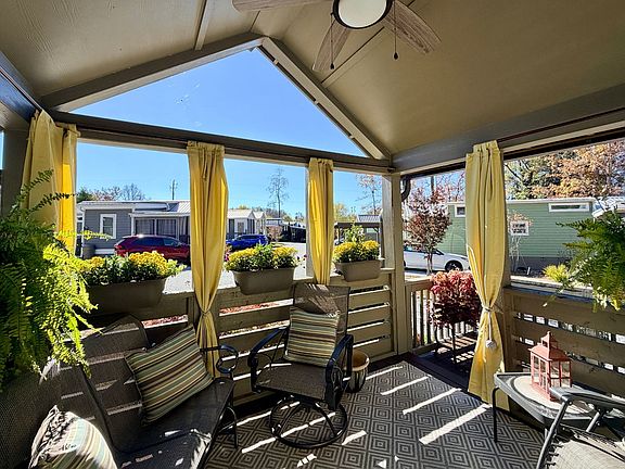 4th image of 54 Highland Hollow Ln