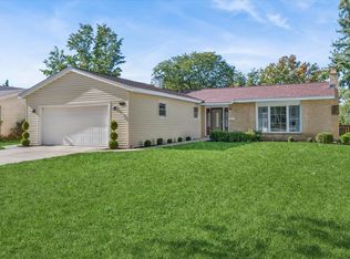 2214 Kingston Dr, Wheaton, IL