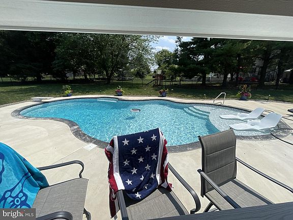 3rd image of 119 Saybrooke Dr