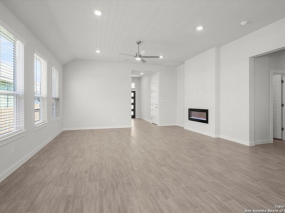 4th image of 1625 Couser Avenue