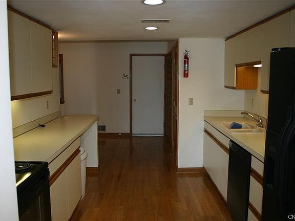 3rd image of 358 Summerhaven Dr N