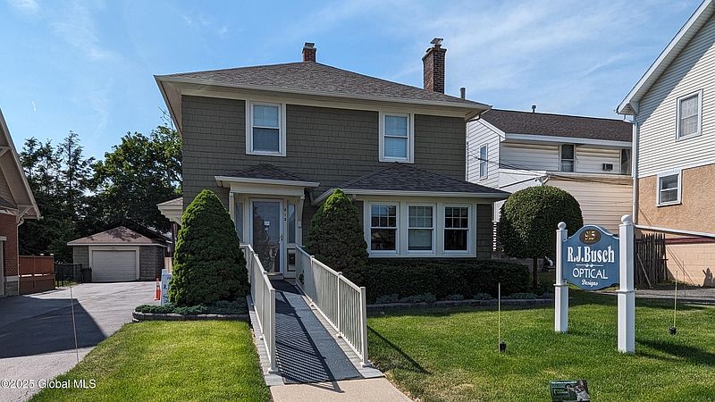2nd image of 915 Woodland Avenue