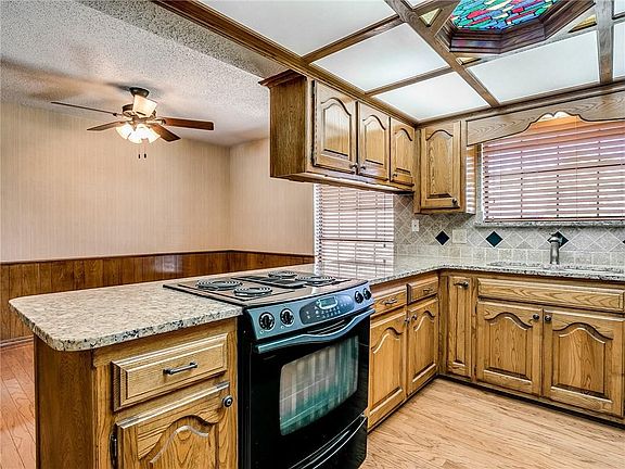 5th image of 2624 SW 105th St