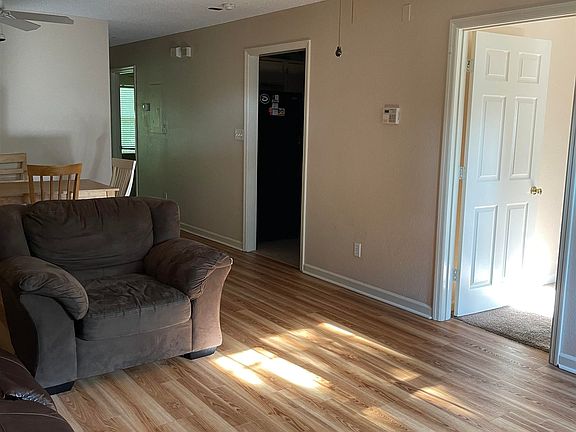 5th image of 1100 Green Tree Ct #B