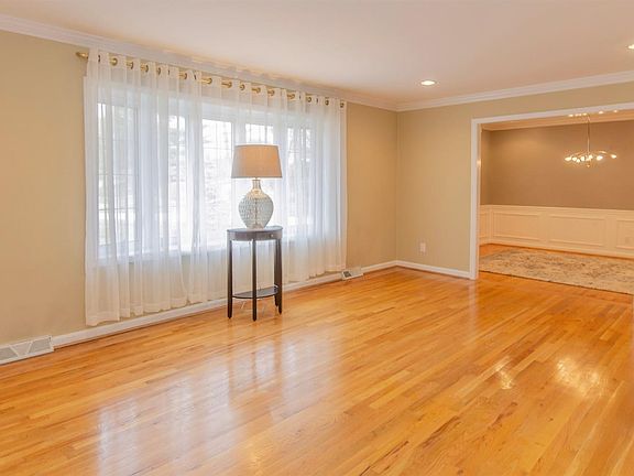 4th image of 7546 Picasso Ct