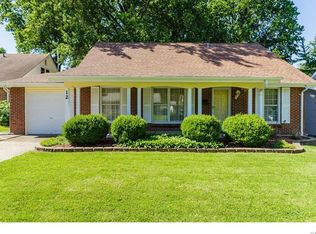 12 Bonnie Ct, Florissant, MO 63033