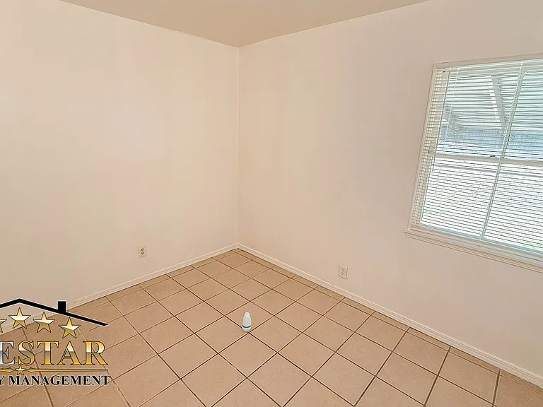 4520 Mesa Dr — Photo 16