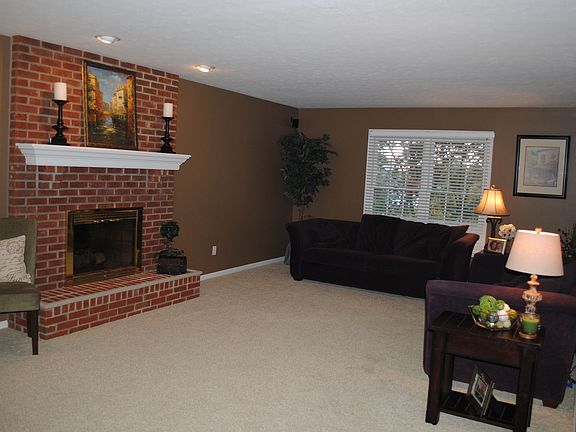 3rd image of 350 Summerhill Dr