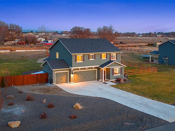 3rd image of 2820 Roan Drive