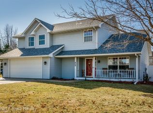 809 E Independence St, Pella, IA 50219