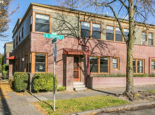 2025 SE Caruthers St APT 2, Portland, OR 97214