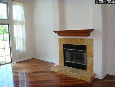 3rd image of 163 Lakeshore Dr