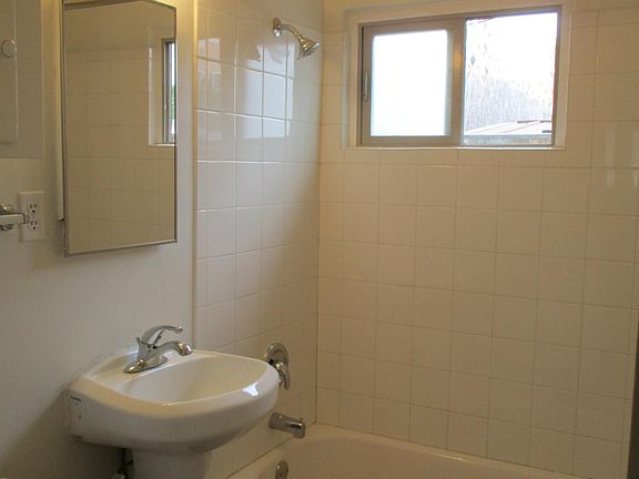 2nd image of 6664 La Jolla Blvd