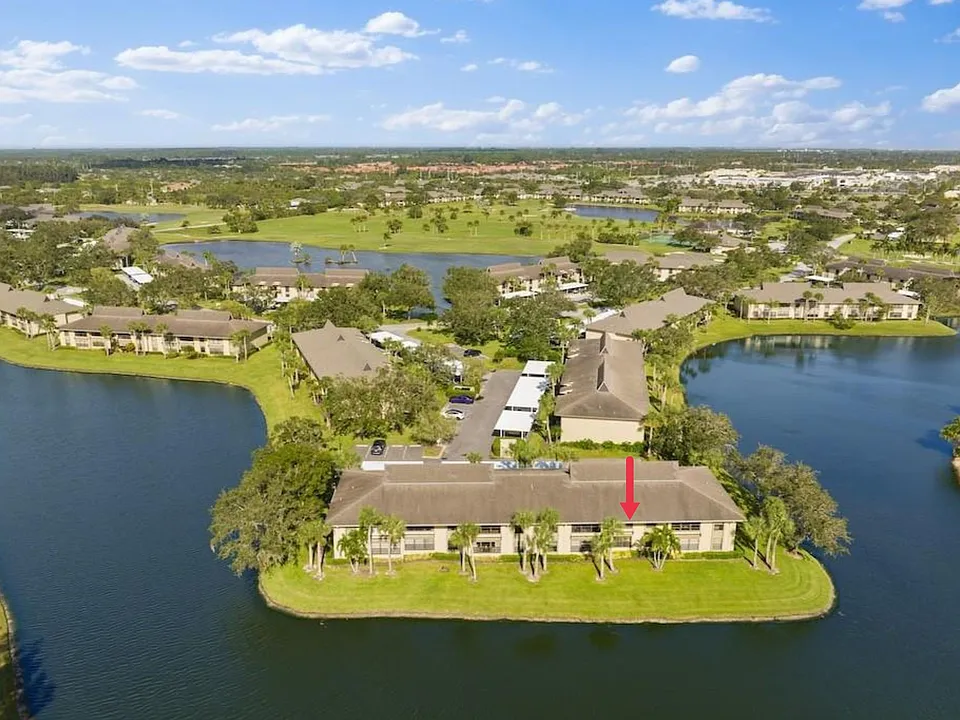 8 Plantation Dr #202