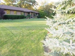 41W240 Oak Bluff Dr, Elgin, IL 60124