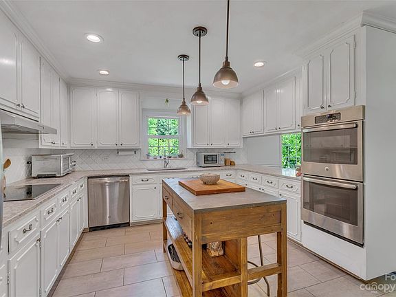 3rd image of 720 8th Street Dr NW