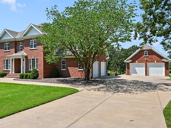2nd image of 1419 Briarwood Dr. Drive