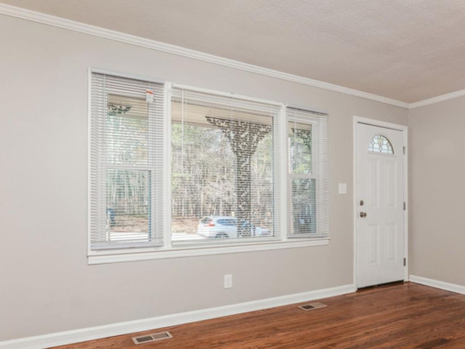 2nd image of 1818 Nixon St #0