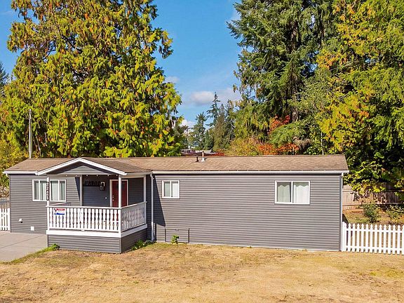 3rd image of 23205 Calvin Cres #5